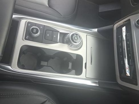 Used 2024 Ford Explorer XLT w/ Equipment Group 202A AWD/4WD image 40