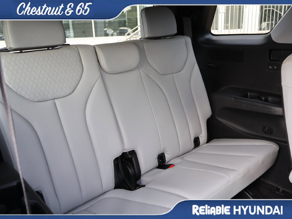 Used 2022 Hyundai Palisade SEL w/ Premium Package FWD image 13