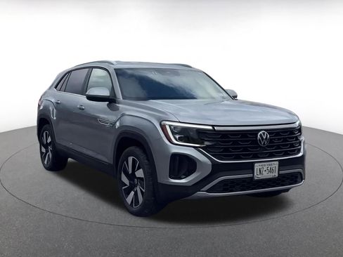 Used 2025 Volkswagen Atlas Cross Sport SE image 3