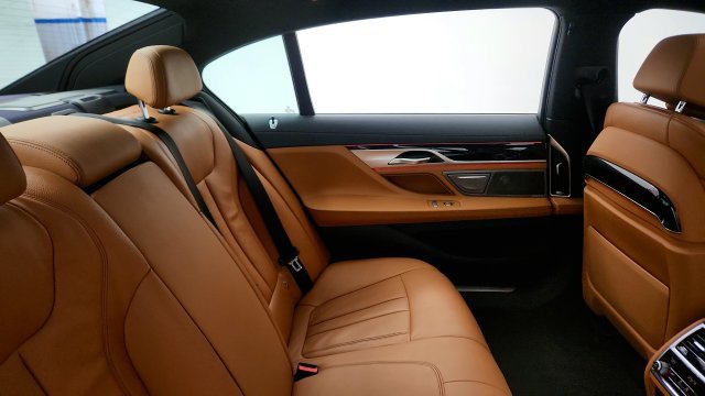 Used 2019 BMW 740i w/ M Sport Package RWD image 37
