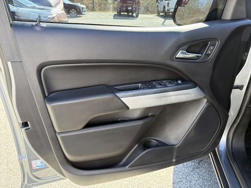 Used 2021 Chevrolet Colorado LT w/ LT Convenience Package image 12