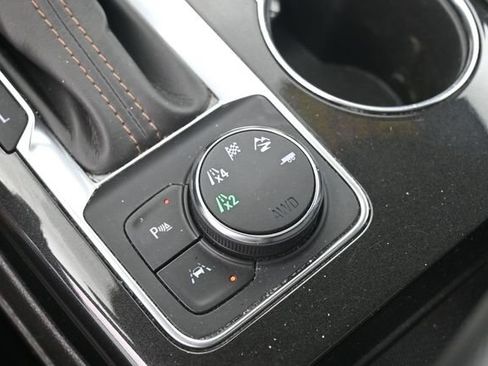 Used 2019 Chevrolet Blazer Premier w/ Sun and Wheels Package AWD/4WD image 24