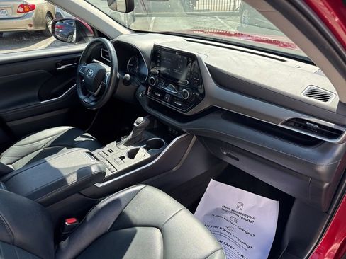 Used 2022 Toyota Highlander XLE image 24