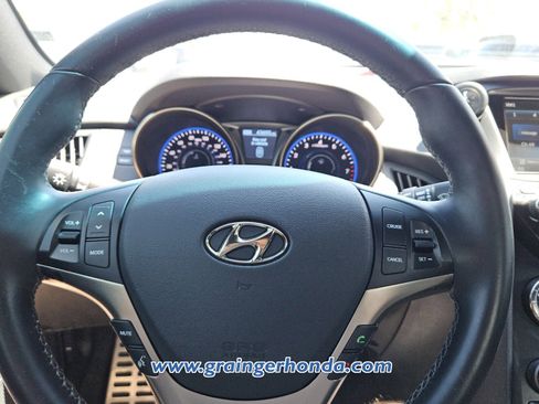 Used 2015 Hyundai Genesis 3.8 RWD image 17