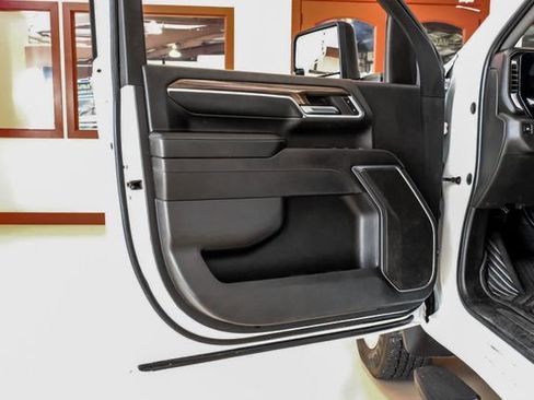 Used 2024 Chevrolet Silverado 2500 LT w/ Convenience Package image 39