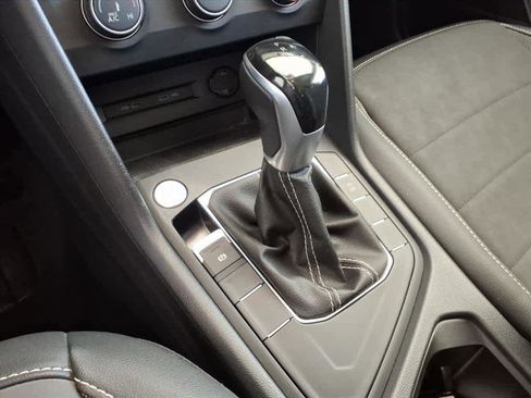 Certified 2022 Volkswagen Taos SE image 13