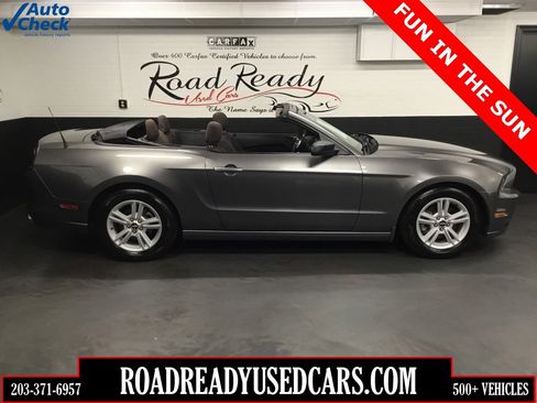 Used 2014 Ford Mustang Convertible image 1