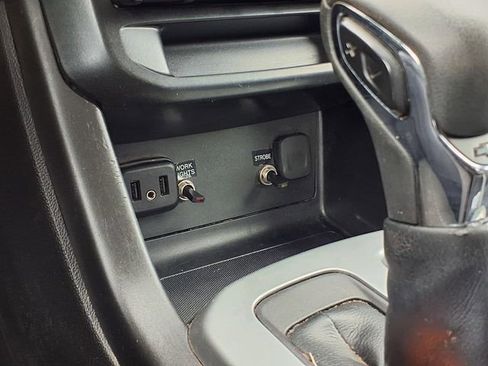 Used 2022 Chevrolet Colorado LT w/ Fleet Safety Package image 11