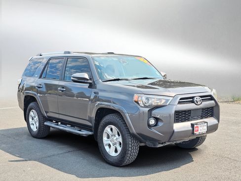 Used 2022 Toyota 4Runner SR5 Premium w/ Moonroof Package AWD/4WD image 7
