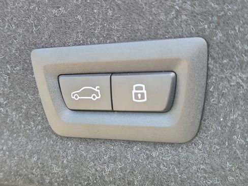 New 2026 BMW 330i Sedan w/ Premium Package image 8