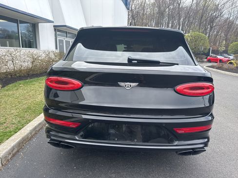 Used 2021 Bentley Bentayga image 3