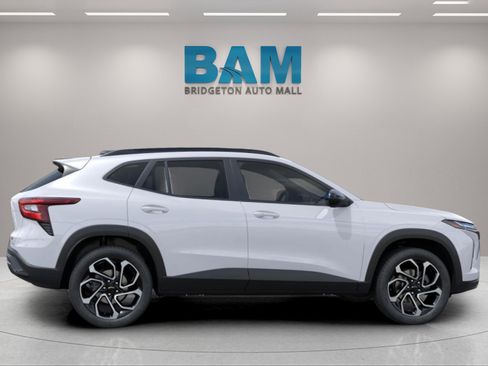 New 2026 Chevrolet Trax RS w/ Driver Confidence Package image 9