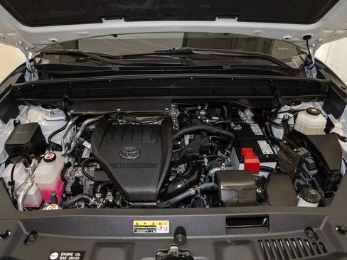 Used 2024 Toyota Highlander XLE image 22
