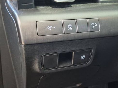 Used 2025 Hyundai Kona SEL FWD image 11