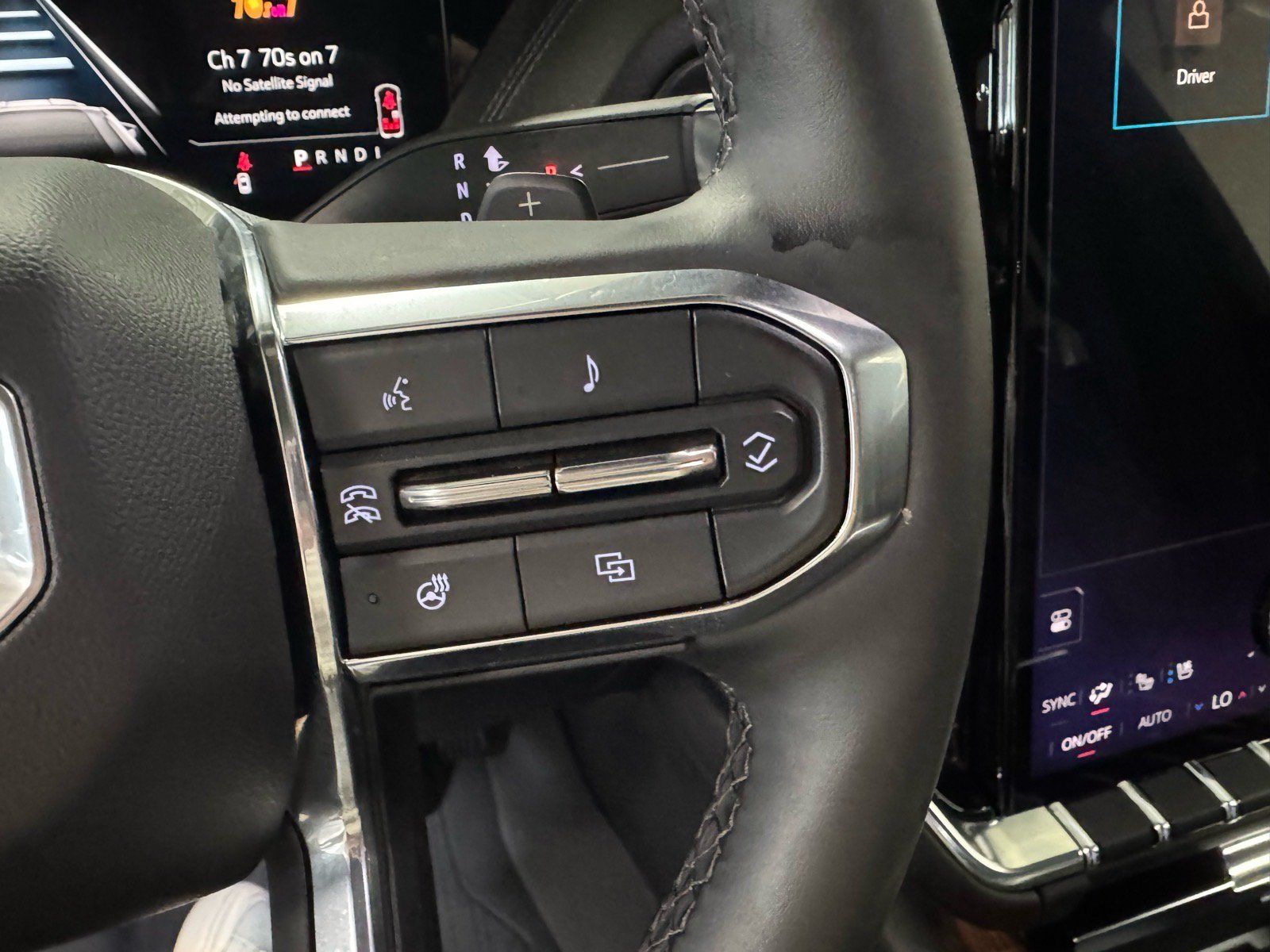 Used 2025 GMC Yukon XL Denali w/ Sun & Power Step Package AWD/4WD image 31
