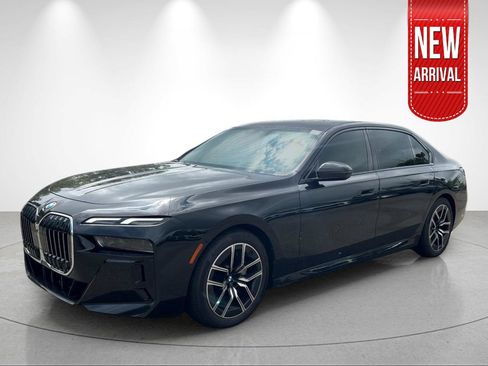 Used 2024 BMW 740i RWD image 1