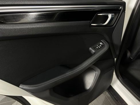 Used 2022 Porsche Macan image 27