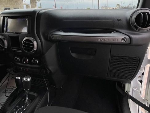 Used 2017 Jeep Wrangler Unlimited Sport w/ Connectivity Group AWD/4WD image 26