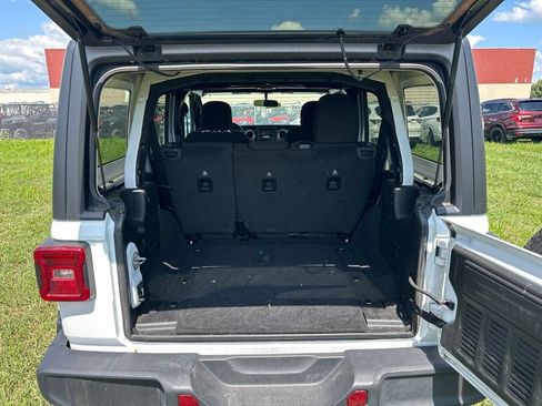 Used 2021 Jeep Wrangler Unlimited Sahara w/ LED Lighting Group AWD/4WD image 11