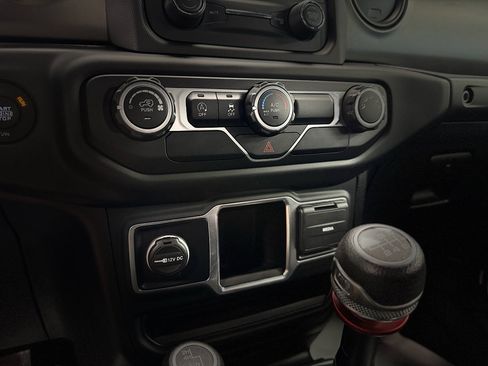 Used 2019 Jeep Wrangler Sport AWD/4WD image 21