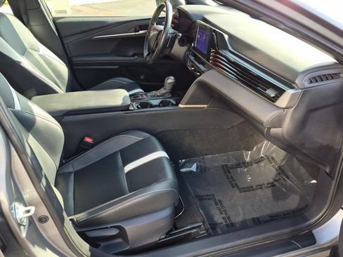 Used 2025 Toyota Camry SE FWD image 5