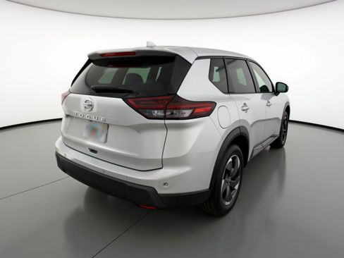 Used 2025 Nissan Rogue SV FWD image 9