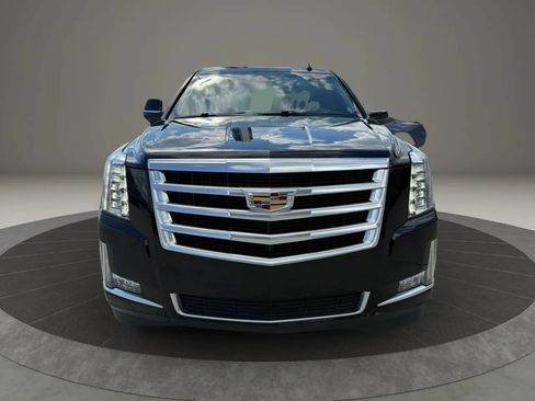 Used 2017 Cadillac Escalade Luxury AWD/4WD image 2