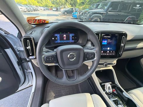 Certified 2024 Volvo XC40 B5 Ultimate w/ Protection Package Premier AWD/4WD image 27