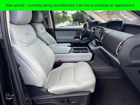 Used 2025 Ford Expedition Platinum AWD/4WD image 14
