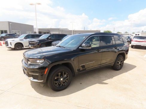 Used 2025 Jeep Grand Cherokee L Limited RWD image 2