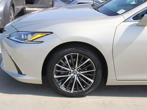 Certified 2024 Lexus ES 350 w/ Premium Package FWD image 4