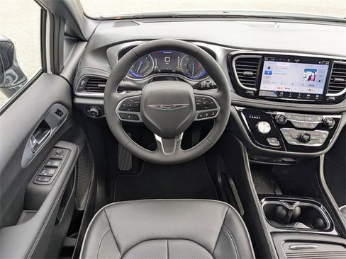 New 2026 Chrysler Pacifica Limited image 16