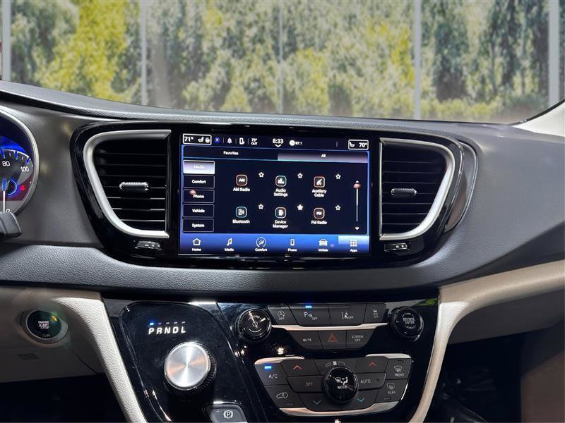 Used 2023 Chrysler Pacifica Touring-L FWD image 16