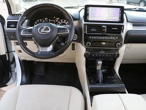 Used 2023 Lexus GX 460 Premium w/ Accessory Package image 17