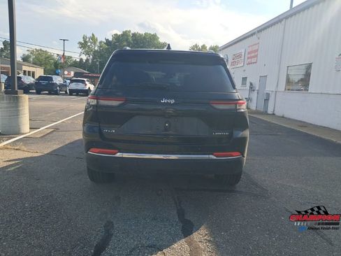 Used 2023 Jeep Grand Cherokee Limited AWD/4WD image 4