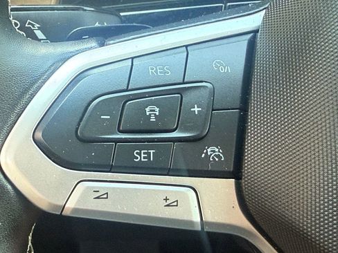 Used 2025 Volkswagen Atlas SE AWD/4WD image 35