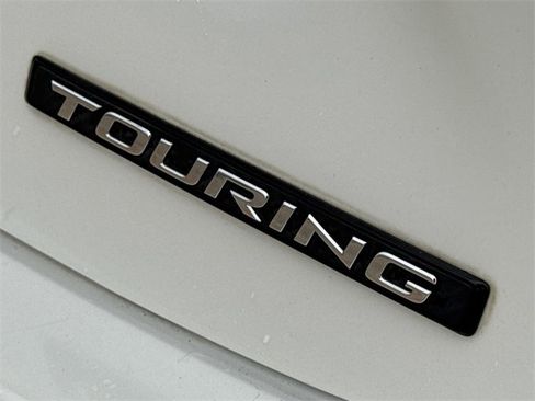 Used 2016 Toyota Avalon Touring image 10