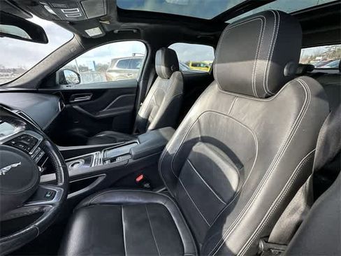 Used 2018 Jaguar F-PACE R-Sport image 15