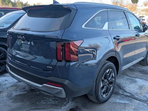 Used 2025 Kia Sorento S image 2
