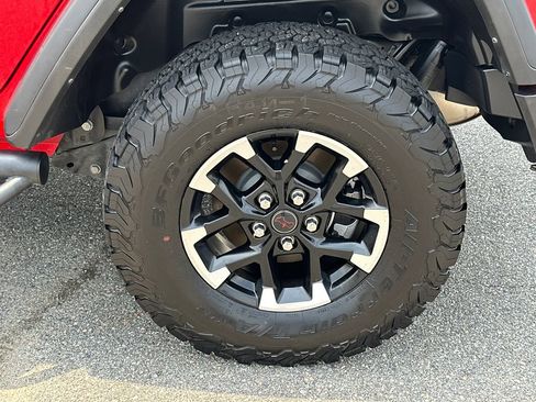 Used 2024 Jeep Wrangler Unlimited Rubicon w/ Technology Group AWD/4WD image 19