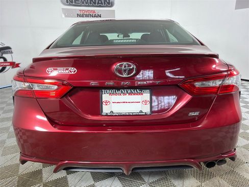 Used 2018 Toyota Camry SE image 4