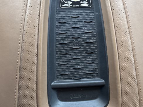 Used 2016 Cadillac Escalade ESV Platinum RWD image 29