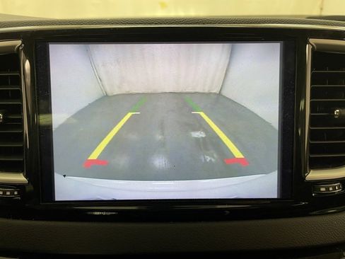 Used 2024 Chrysler Pacifica Touring-L image 26