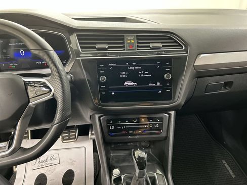 Certified 2022 Volkswagen Tiguan SE R-Line AWD/4WD image 18