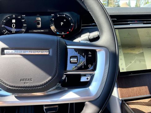 New 2026 Land Rover Range Rover Long Wheelbase SE image 18