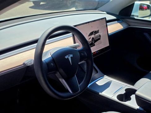 Used 2023 Tesla Model Y Long Range AWD/4WD image 16