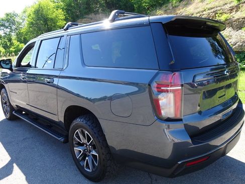 Used 2021 Chevrolet Suburban Z71 w/ Luxury Package AWD/4WD image 8