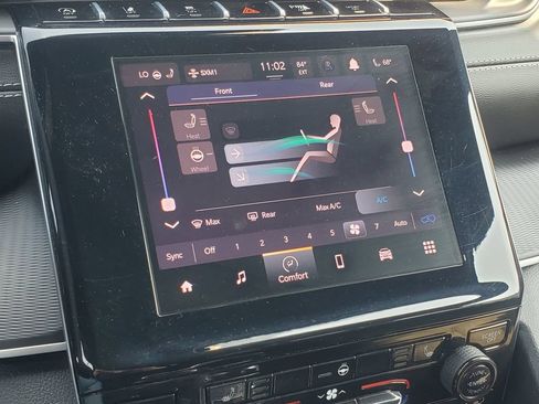 Used 2025 Jeep Grand Cherokee L Altitude AWD/4WD image 19