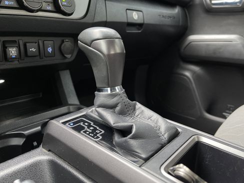 Used 2023 Toyota Tacoma TRD Off-Road image 33