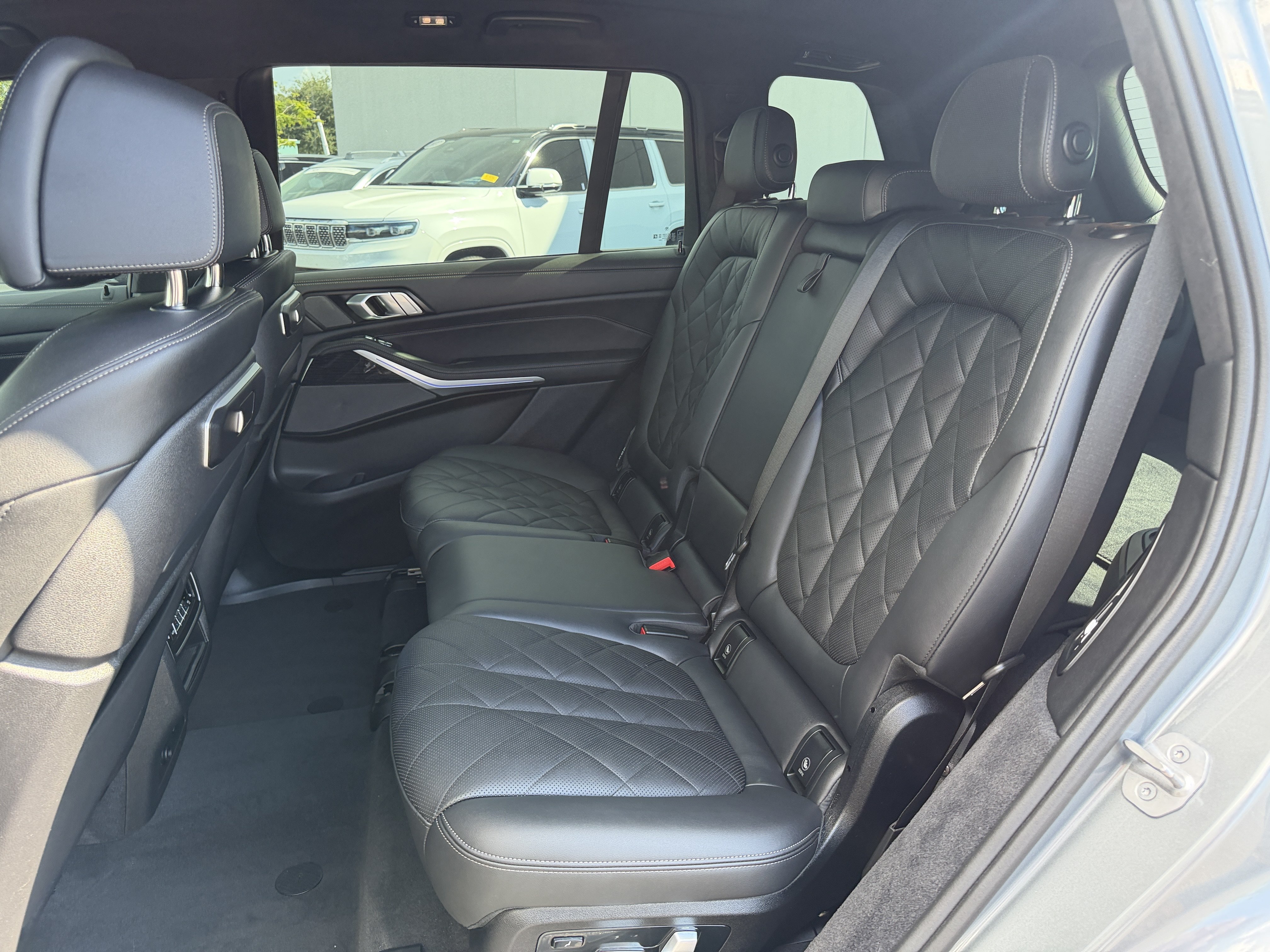 Used 2024 BMW X7 xDrive40i w/ Executive Package AWD/4WD image 17